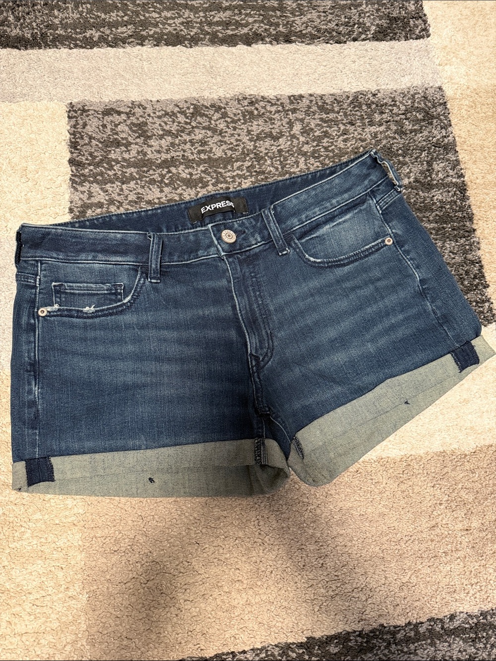 Express Performance Stretch+ Shortie relaxed low rise denim shorts, size 10 GUC!